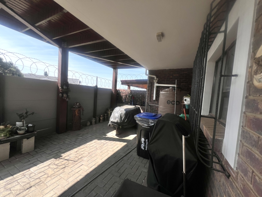 3 Bedroom Property for Sale in Jeffreys Bay Central Eastern Cape